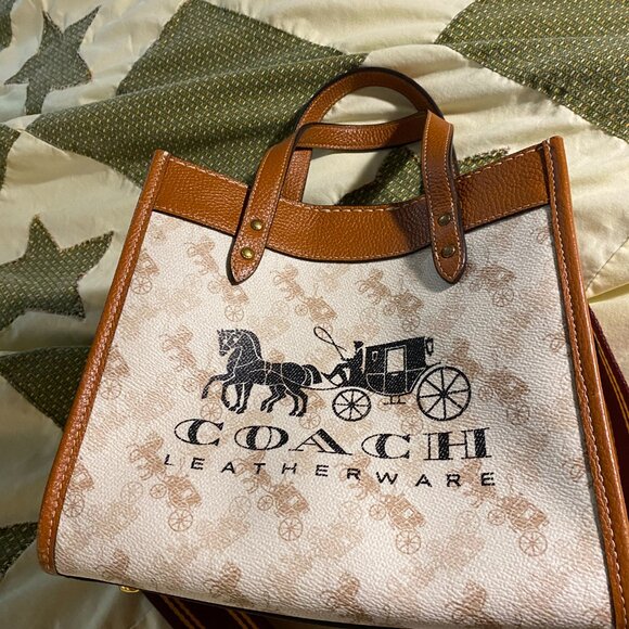 Coach Field Tote 22 With Horse And Carriage Print And Carriage Badge ONE OWNER - Picture 6 of 7